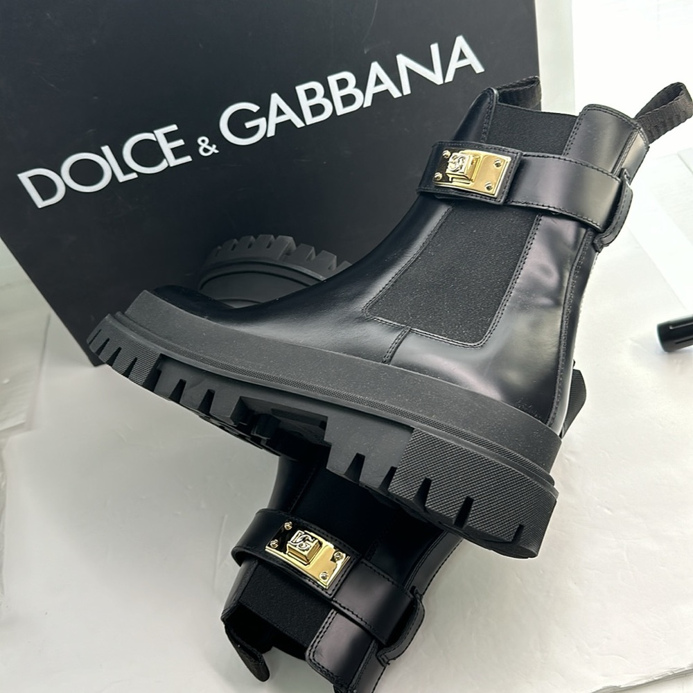 New Authentic DOLCE & GABBANA
LEATHER CHELSEA BOOTS - Picture 11 of 12